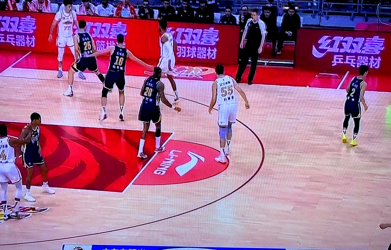 乐鱼体育在线登录-包含在广东队赛场上演全国篮球锦标赛，进球，引发观众齐声高喊的词条