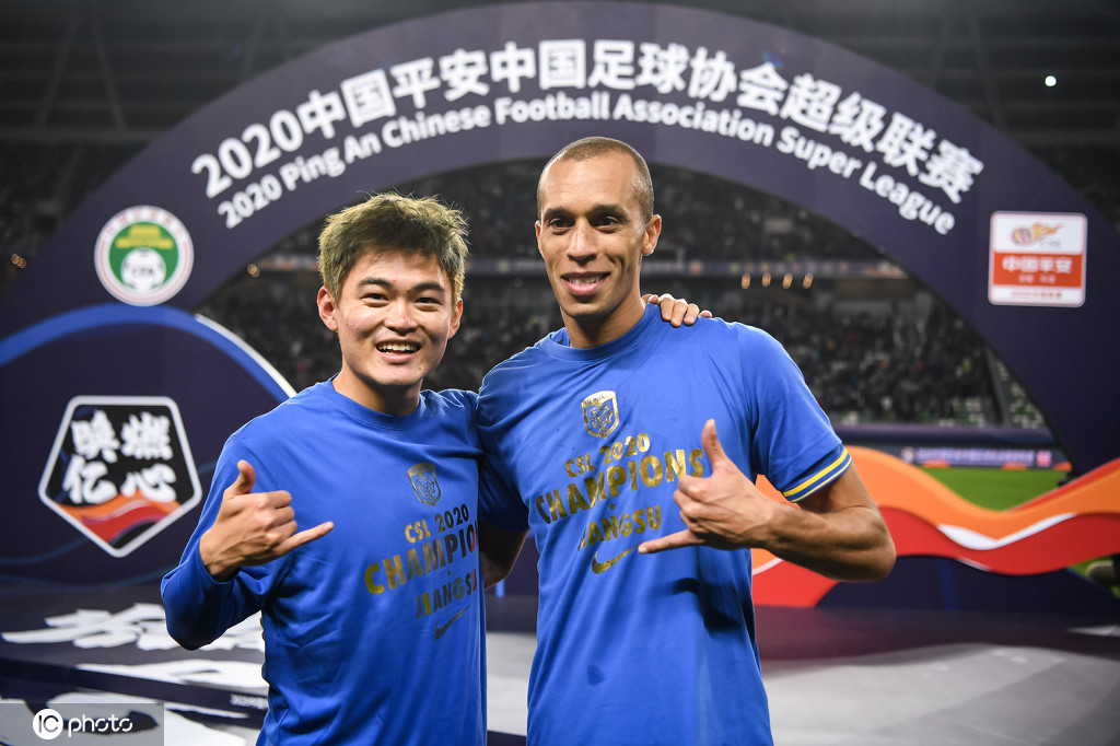 乐鱼体育官网app-苏宁在客场展现实力，轻松战胜对手！