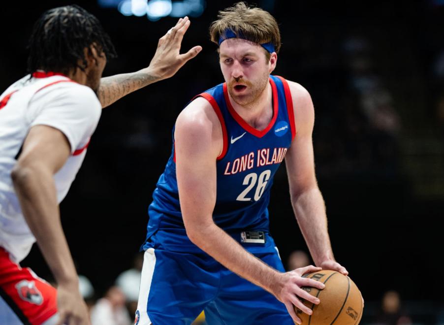 包含篮网内线大将表现抢眼，为球队带来胜利！的词条