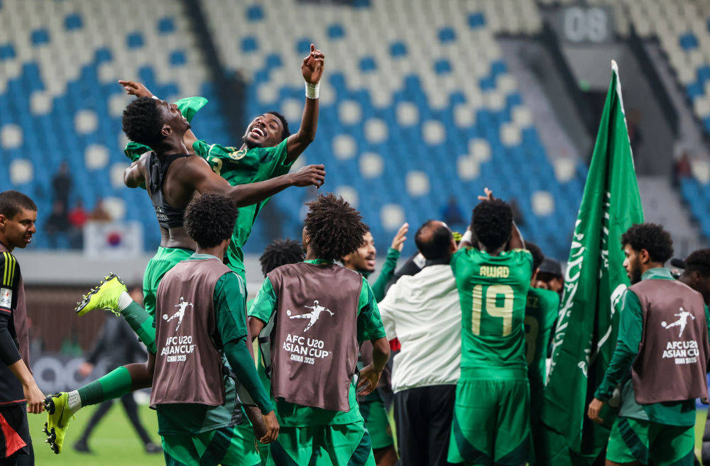 勒沃库森队在攻防转换中取得胜利