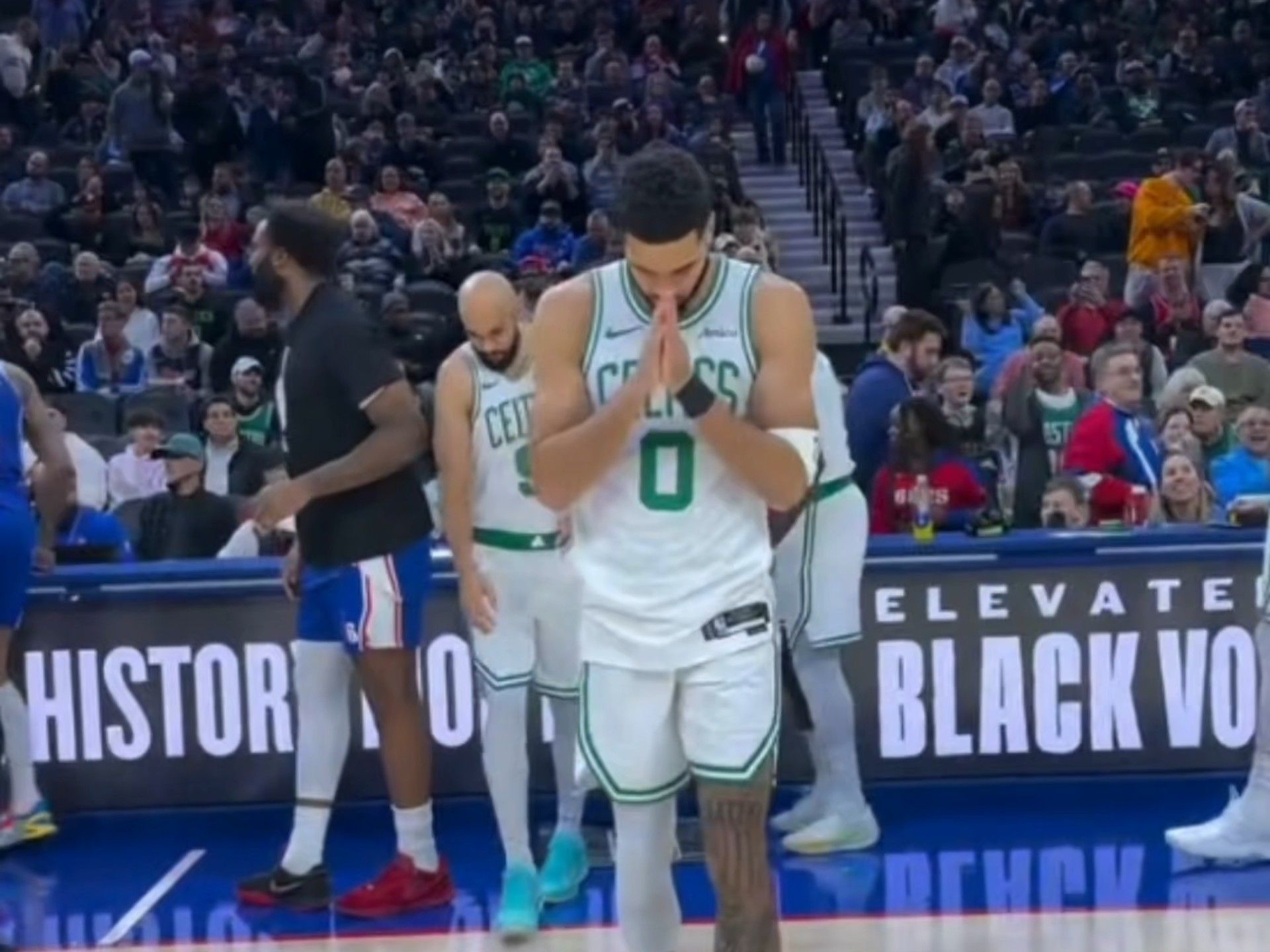 乐鱼体育平台-凯尔特人主场大胜，塔图姆全场最佳表现，砍下27分