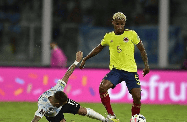 苏格兰队在客场比赛中取得关键胜利