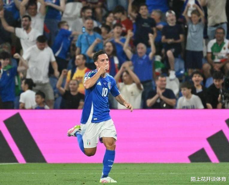 乐鱼体育app下载地址-意大利球员连续破门，成为焦点人物