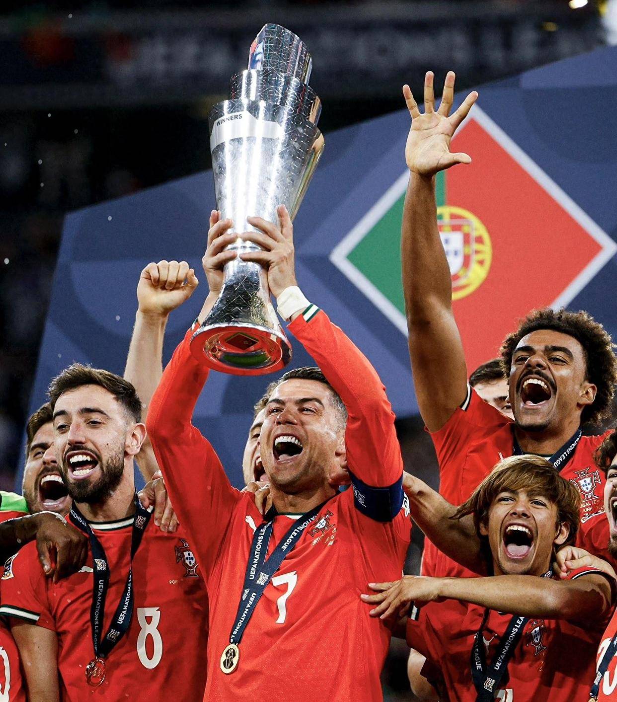 欧洲联赛再掀高潮，球队备战全力夺取胜利