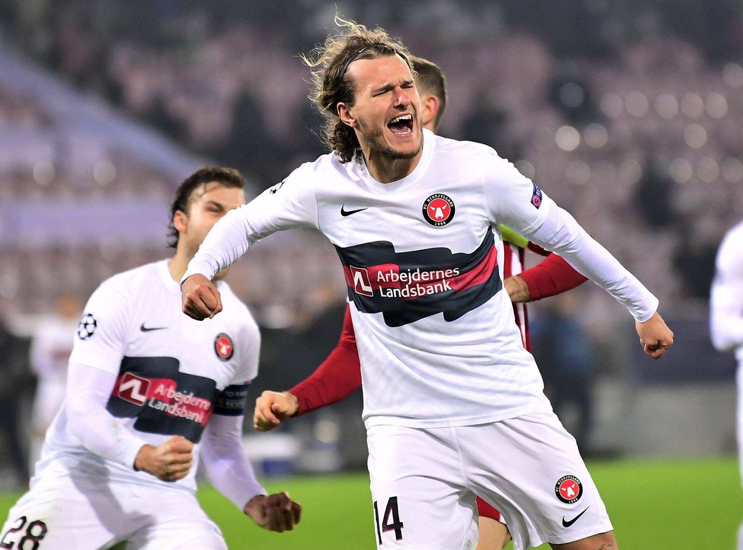 包含尼斯队客场取胜，保持不败纪录的词条