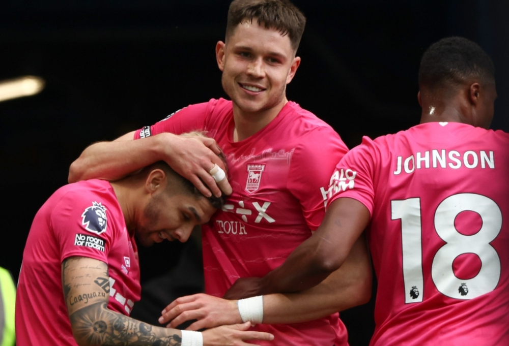 乐鱼体育链接-包含贝尔纳多、桑乔建功，曼城客场大捷的词条