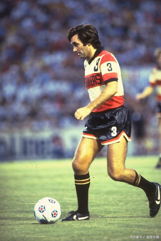 精彩足球瞬息万变，球员表现出色让人叹为观止