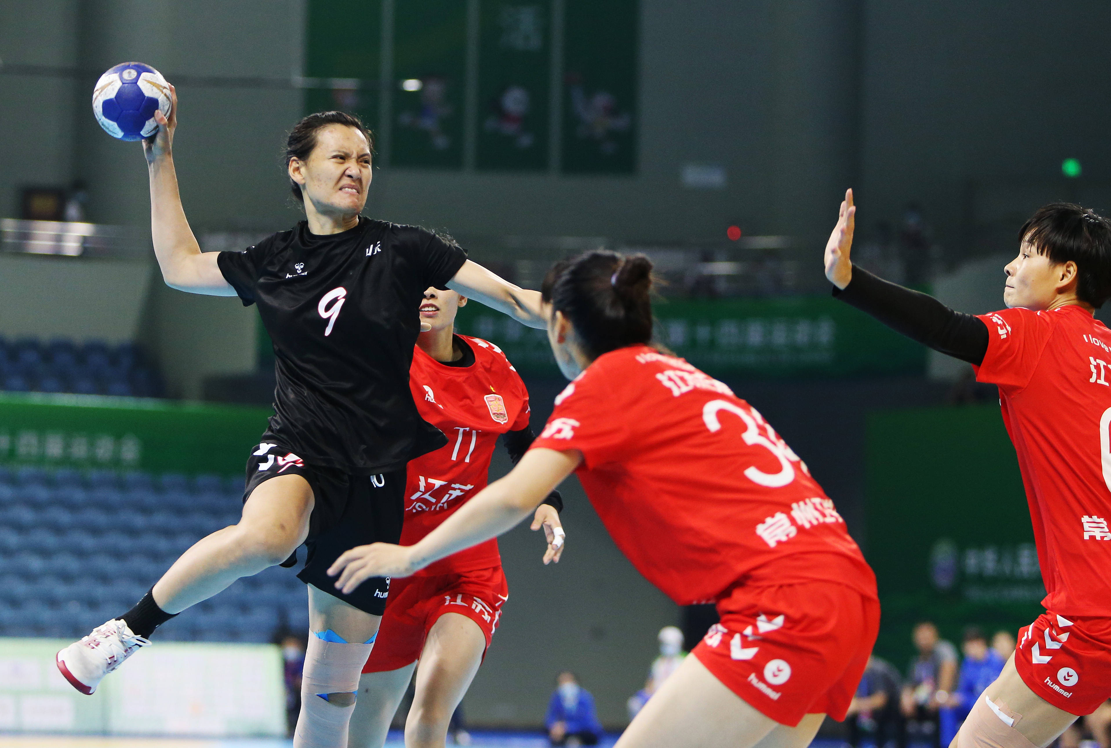 乐鱼体育官网app-手球锦标赛进行中，山东队与河南队对战的简单介绍