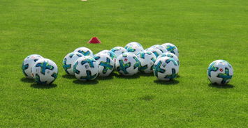 乐鱼体育在线-法兰克福连胜！击败沙尔克04，稳坐德甲榜首位置，法兰克福vs沙尔克04