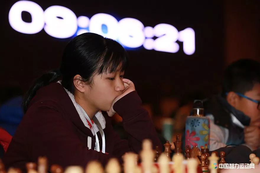 到了冠军面前，谁能镇定从容