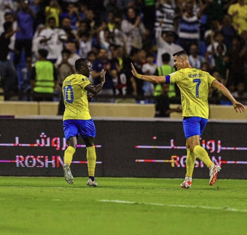 球队意外地击败了强敌,引起轰动 球队意外地击败了强敌,引起轰动