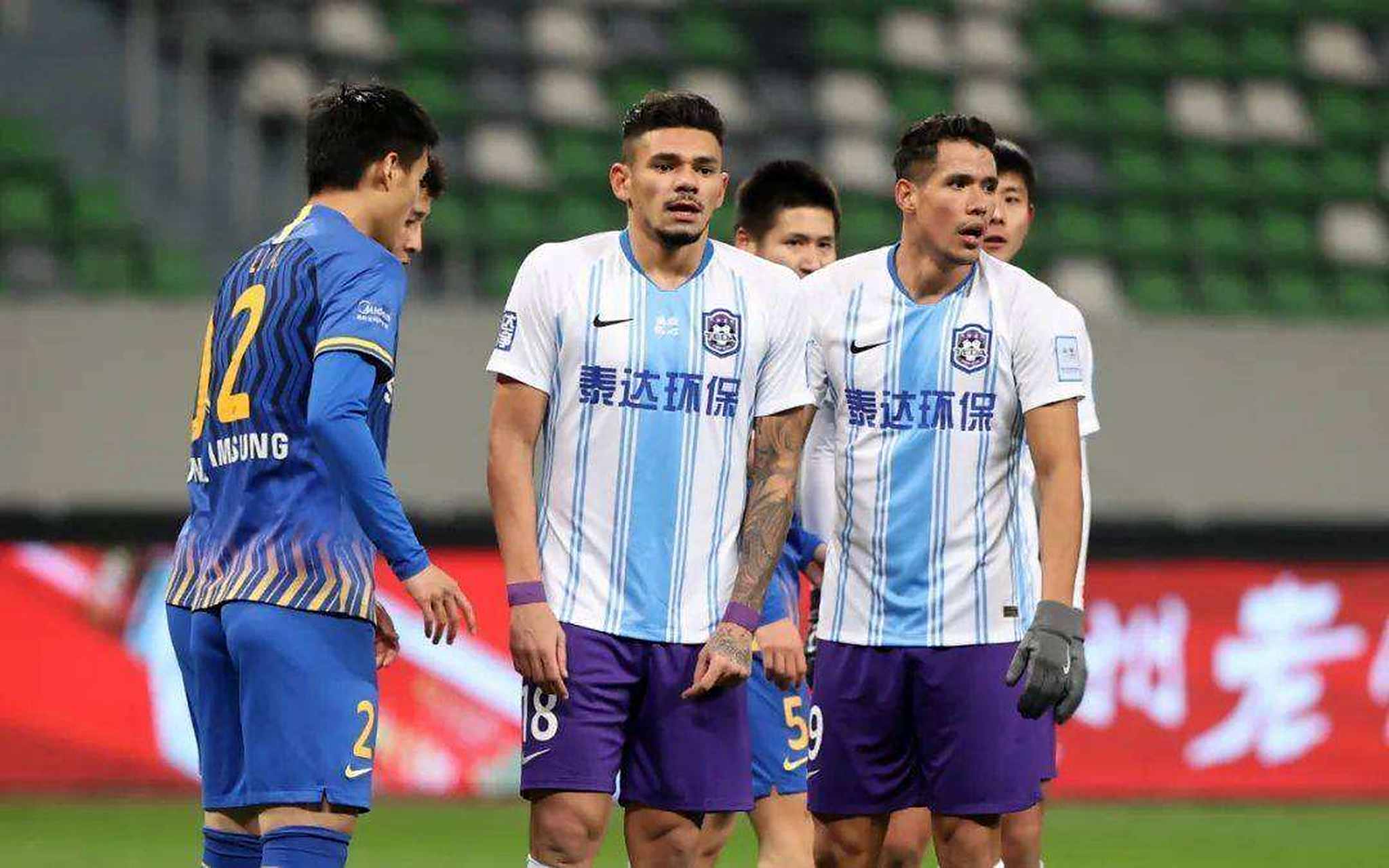 包含苏宁主场逼平泰达，延续不败战绩的词条