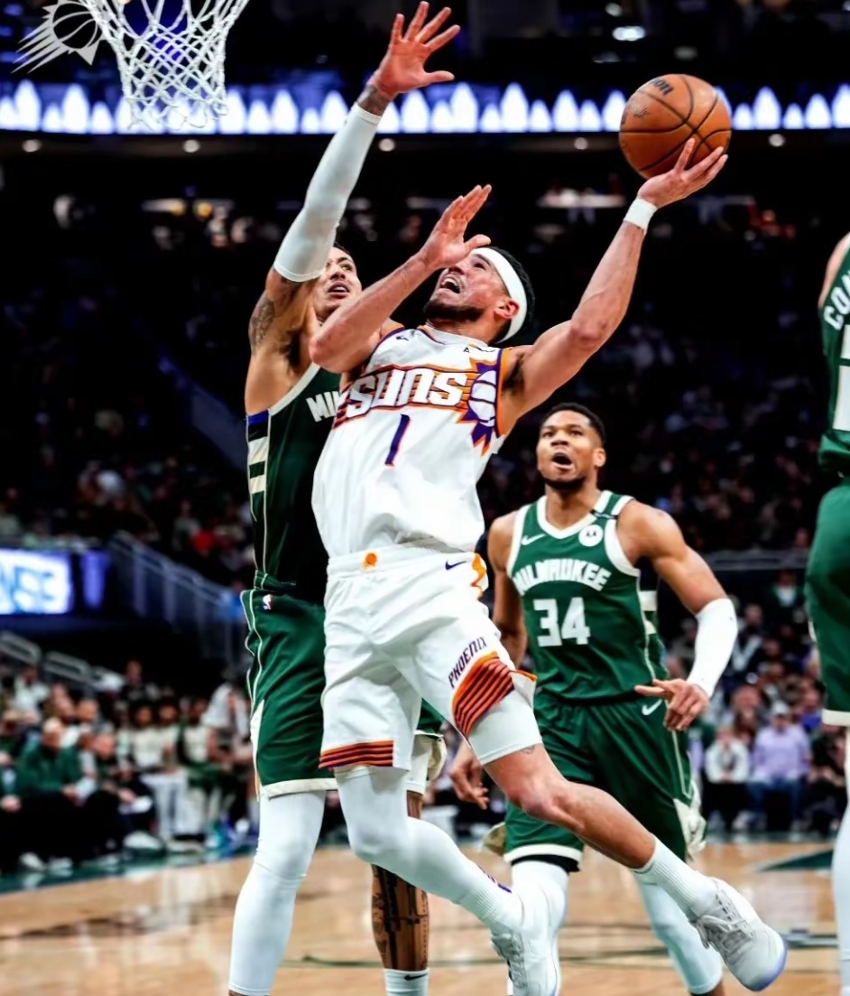 关于雄鹿三分险胜太阳，东部战绩居首的信息