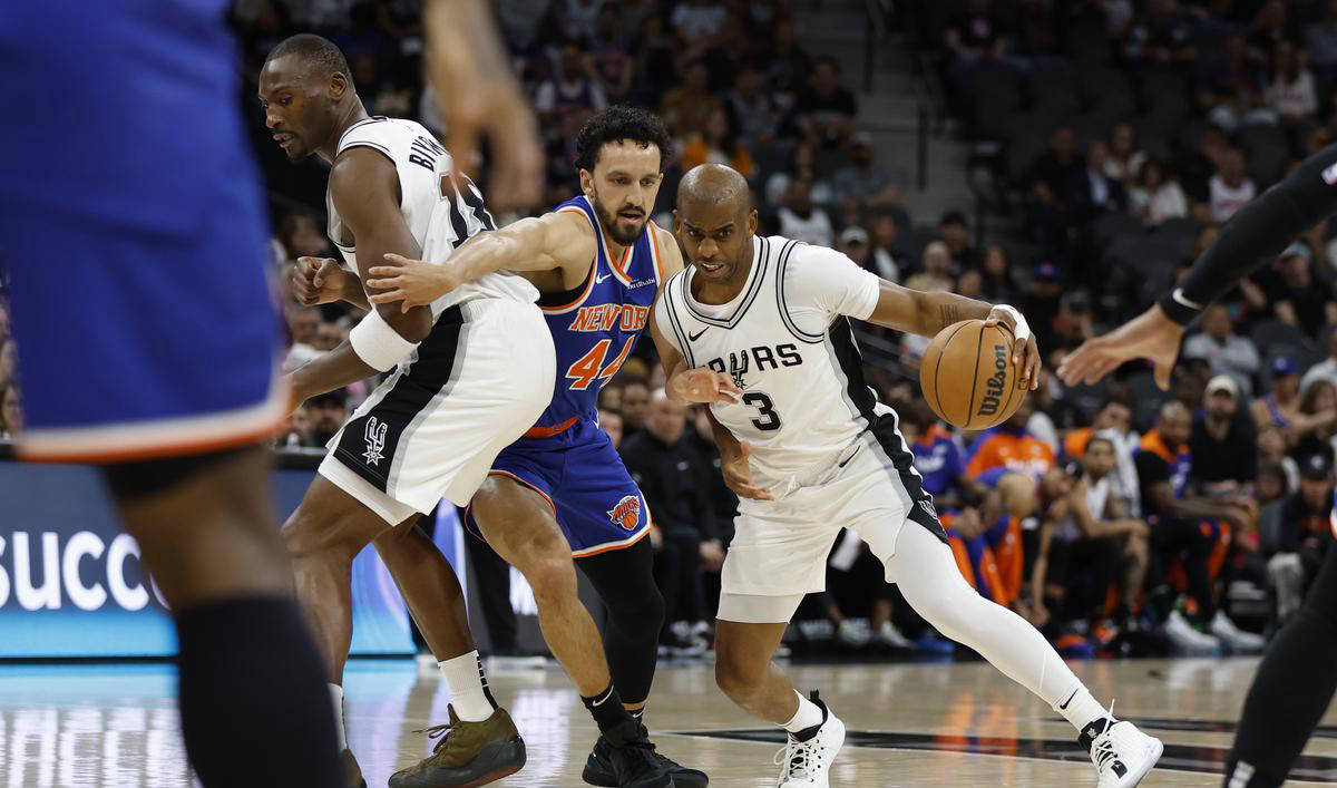 乐鱼体育注册-包含马刺队在主场爆发，轻松击败鹈鹕的词条